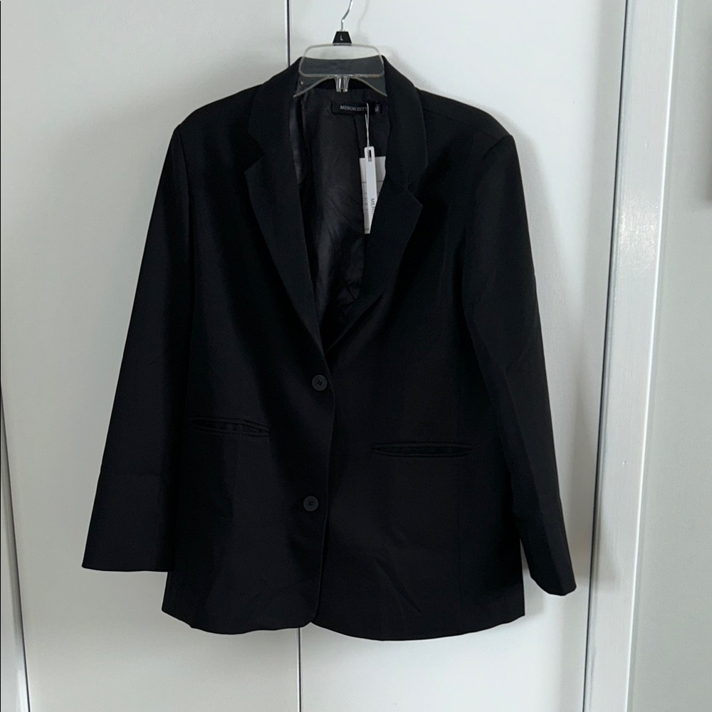 Elegant Black Women's Suit Jacket -NWT